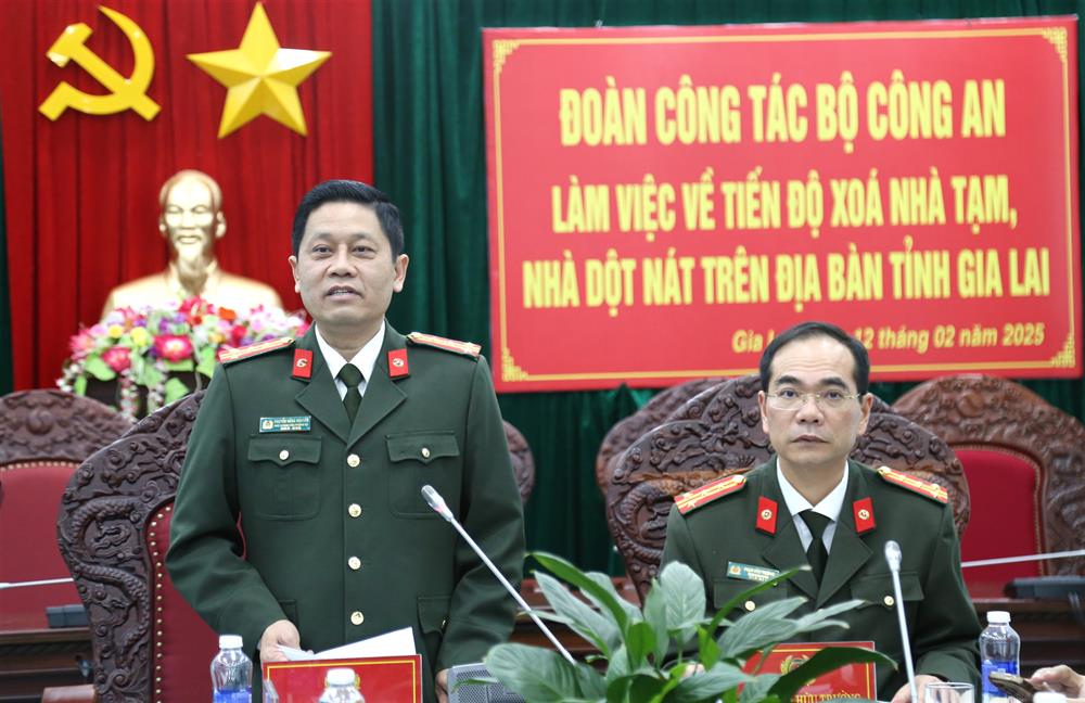 Đại tá Nguyễn Hồng Nguyên, Phó Chánh Văn phòng Bộ Công an, Trưởng Đoàn công tác phát biểu tại buổi làm việc.
