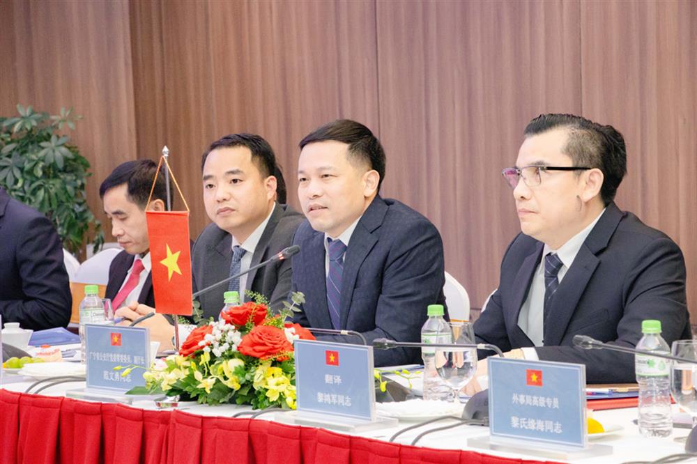 Thượng tá Phạm Văn Dũng, Phó Giám đốc Công an tỉnh Quảng Ninh phát biểu tại hội đàm.
