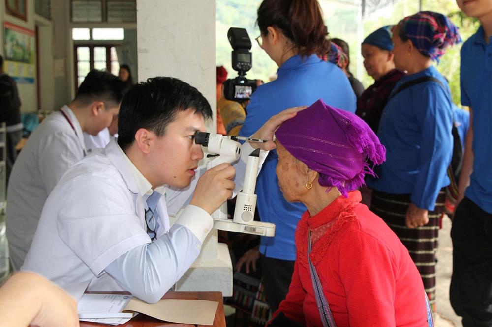 Đã có hơn 300 người dân được khám bệnh, phát thuốc miễn phí.