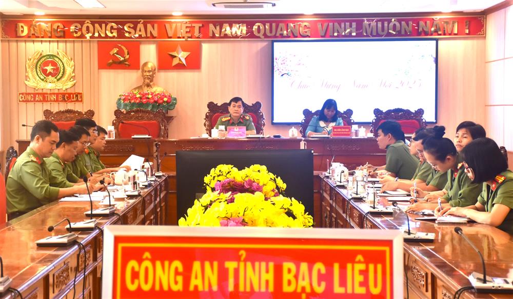 Bộ Công an làm việc trực tuyến với Công an Bạc Liêu về công tác xây dựng 700 căn nhà cho hộ nghèo, hộ cận nghèo.