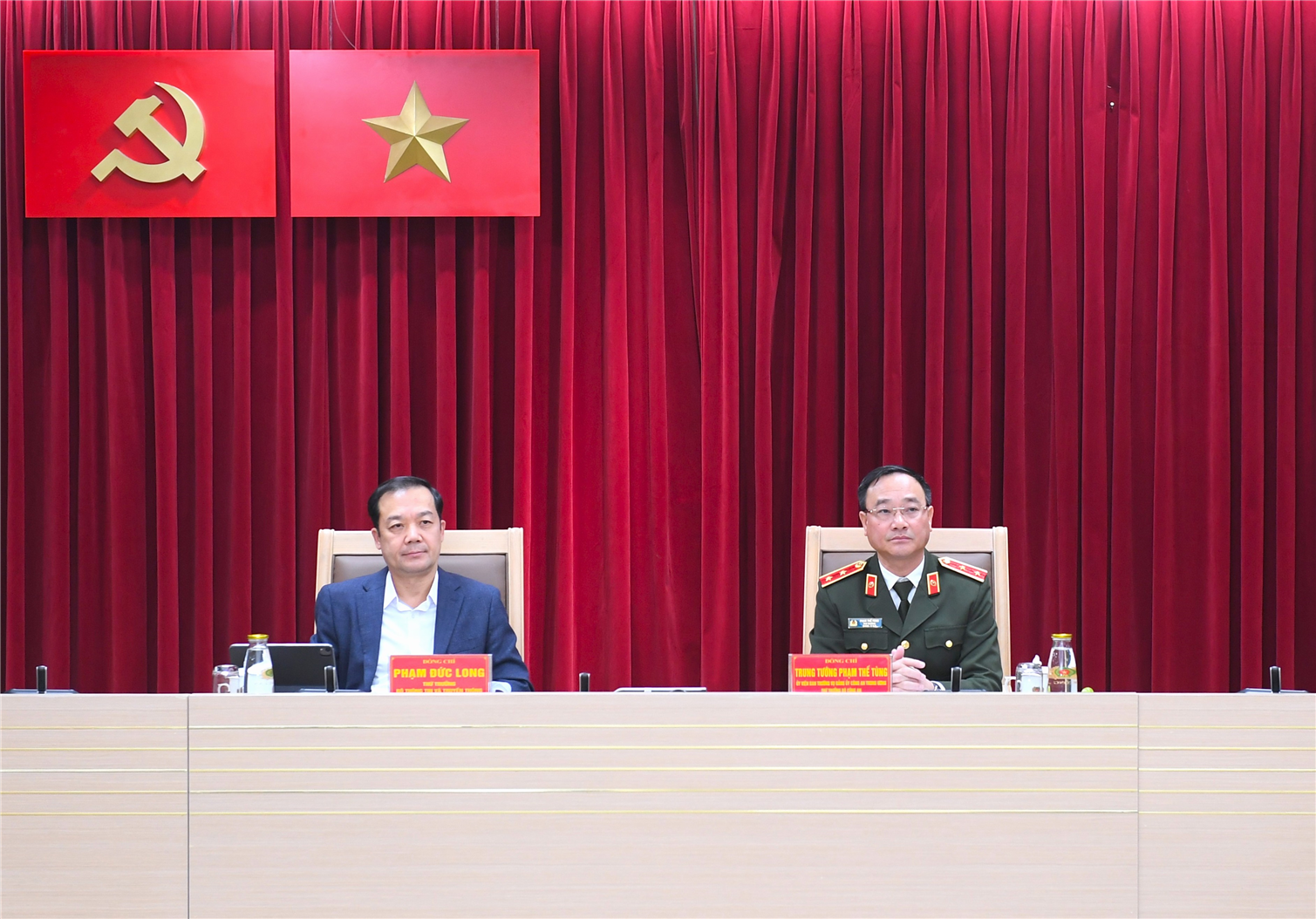 Thứ trưởng Phạm Thế Tùng chủ trì cuộc họp.