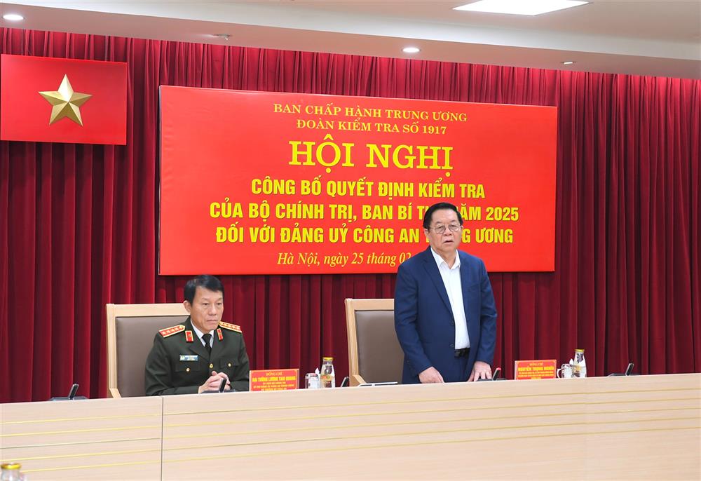 Đồng chí Nguyễn Trọng Nghĩa, Trưởng Ban Tuyên giáo và Dân vận Trung ương, Trưởng Đoàn kiểm tra phát biểu tại Hội nghị.