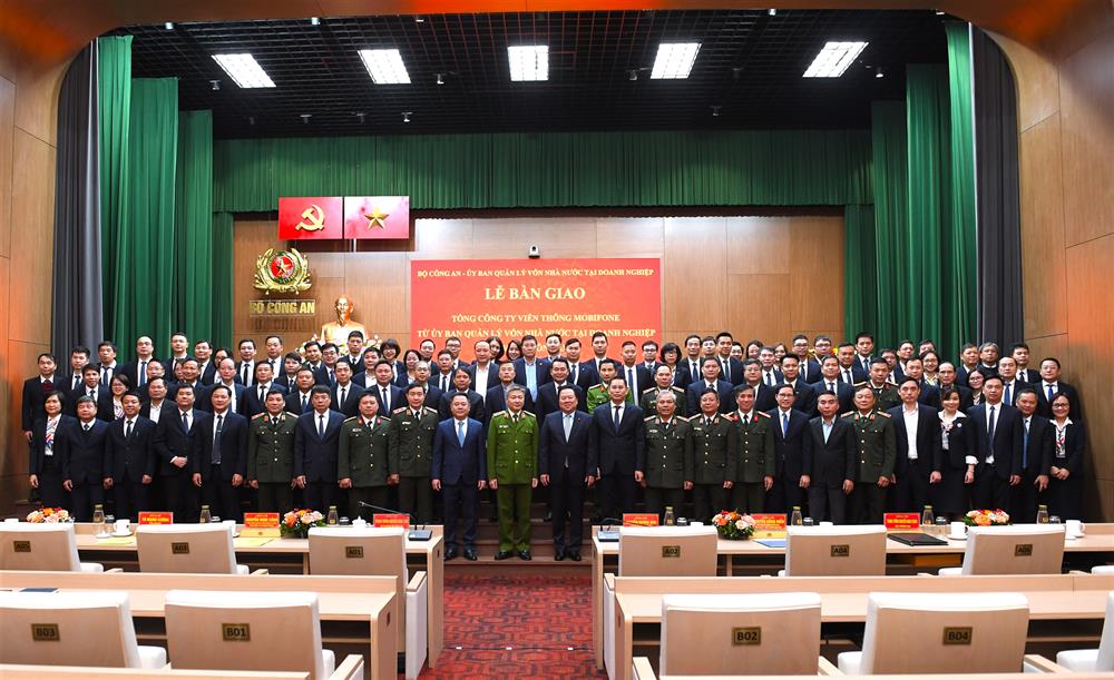 Các đại biểu dự Lễ bàn giao.