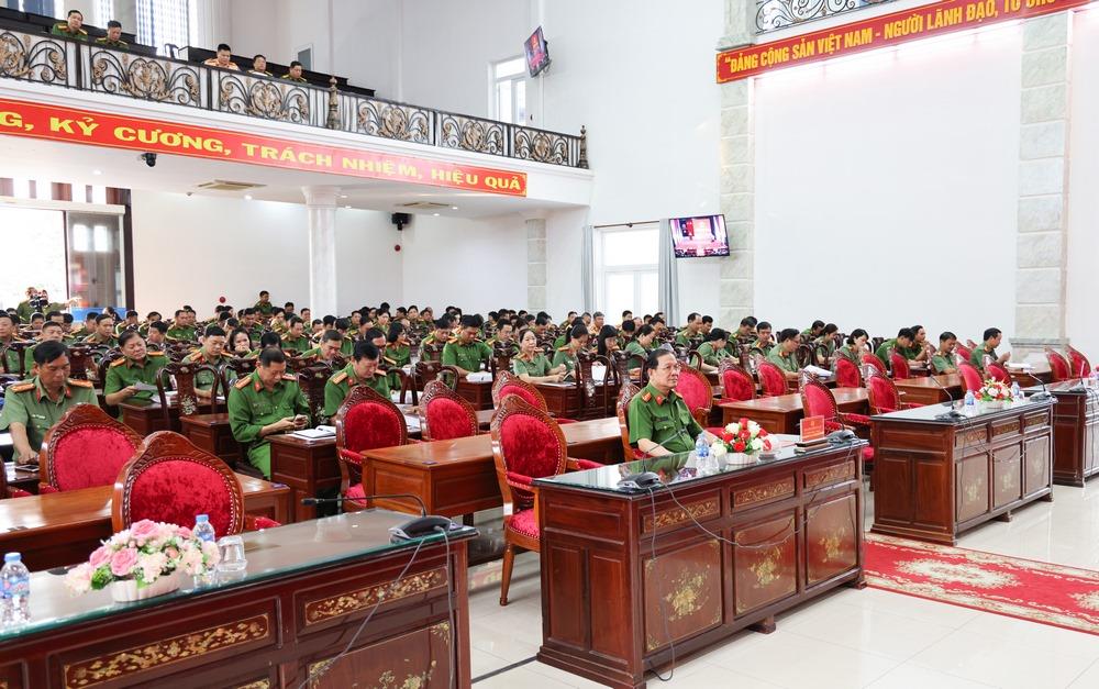 Toàn cảnh Hội nghị.