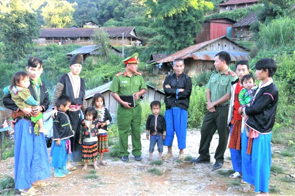 Lực lượng Công an thường xuyên tuyên truyền, nâng cao nhận thức cho người dân ở các vùng sâu, vùng xa về thủ đoạn của tội phạm mua bán người.