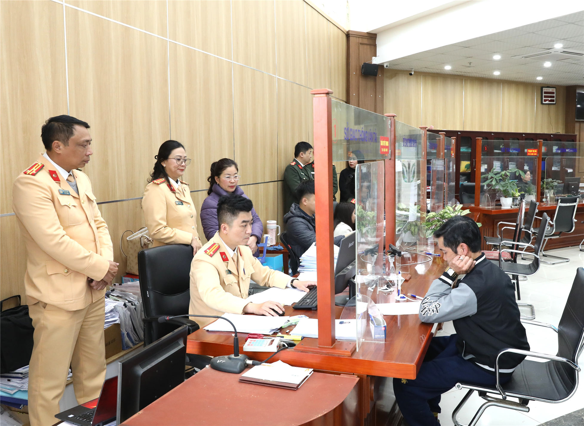 Đảm bảo giải quyết nhu cầu cho nhân dân một cách nhanh chóng và hiệu quả.
