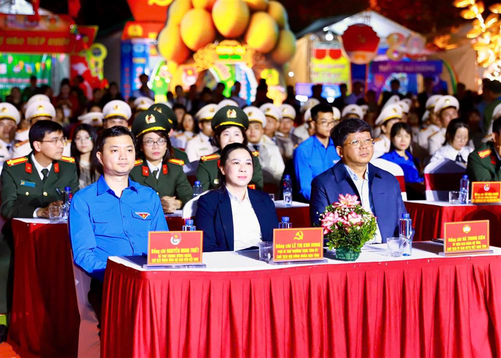 Các đại biểu dự buổi Lễ.