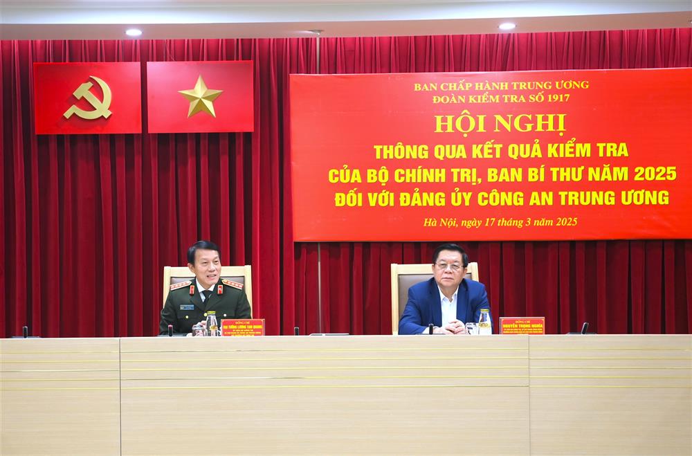 Đồng chí Nguyễn Trọng Nghĩa, Trưởng Ban Tuyên giáo và Dân vận Trung ương, Trưởng Đoàn kiểm tra và Đại tướng Lương Tam Quang, Bộ trưởng Bộ Công an đồng chủ trì Hội nghị thông qua kết quả kiểm tra đối với Đảng ủy Công an Trung ương.