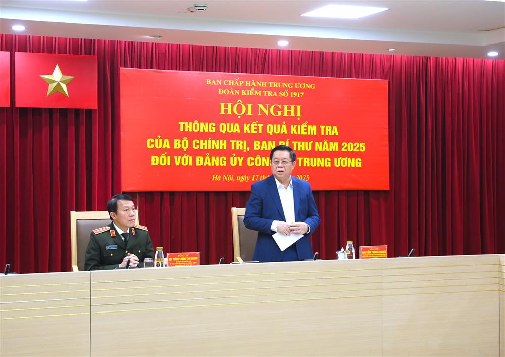 Đồng chí Nguyễn Trọng Nghĩa, Trưởng Ban Tuyên giáo và Dân vận Trung ương, Trưởng Đoàn kiểm tra phát biểu tại Hội nghị.