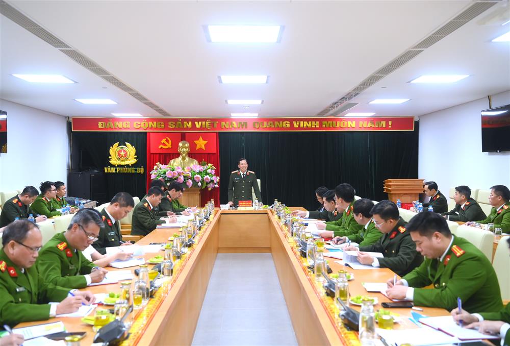 Thứ trưởng Lê Văn Tuyến chủ trì cuộc họp.