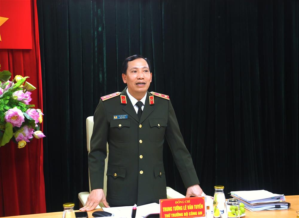 Thứ trưởng Lê Văn Tuyến phát biểu tại cuộc họp.