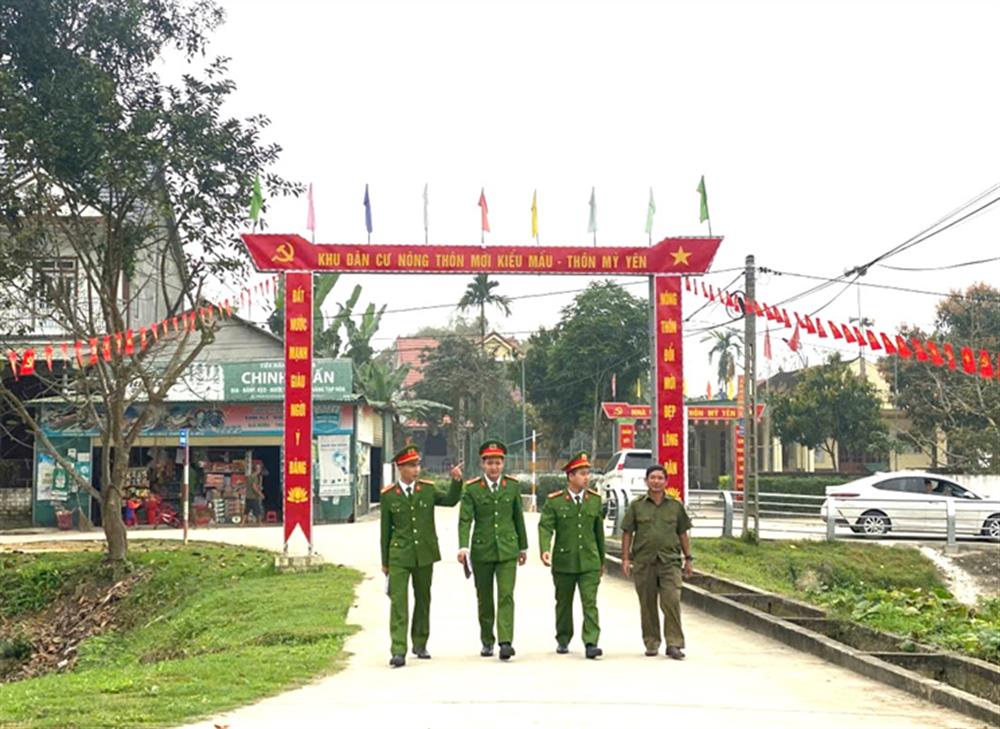 Công an xã Tân Mỹ Hà tăng cường bám cơ sở vận tuyên truyền vận động người dân chấp hành các quy định của pháp luật.