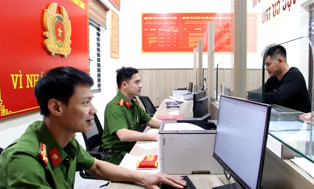 Công an xã Đoàn Kết, huyện Vân Đồn tiếp nhận tin báo tố giác tội phạm.