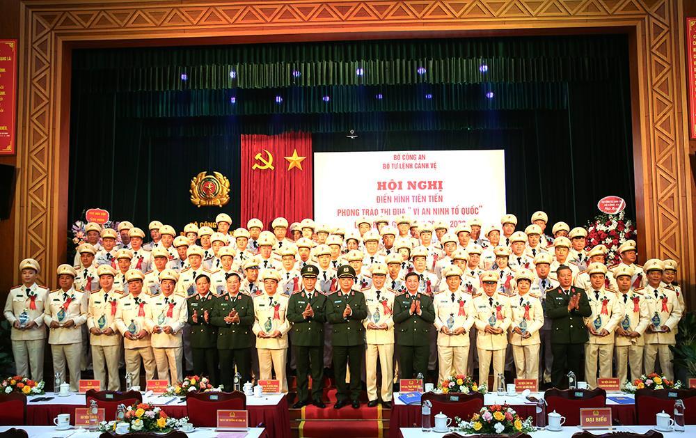 Các tập thể, cá nhân điển hình tiên tiến được Bộ Tư lệnh Cảnh vệ biểu dương, tôn vinh.