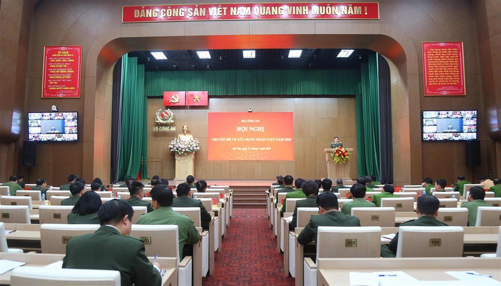 Toàn cảnh Hội nghị chuyên đề về xây dựng pháp luật năm 2025.