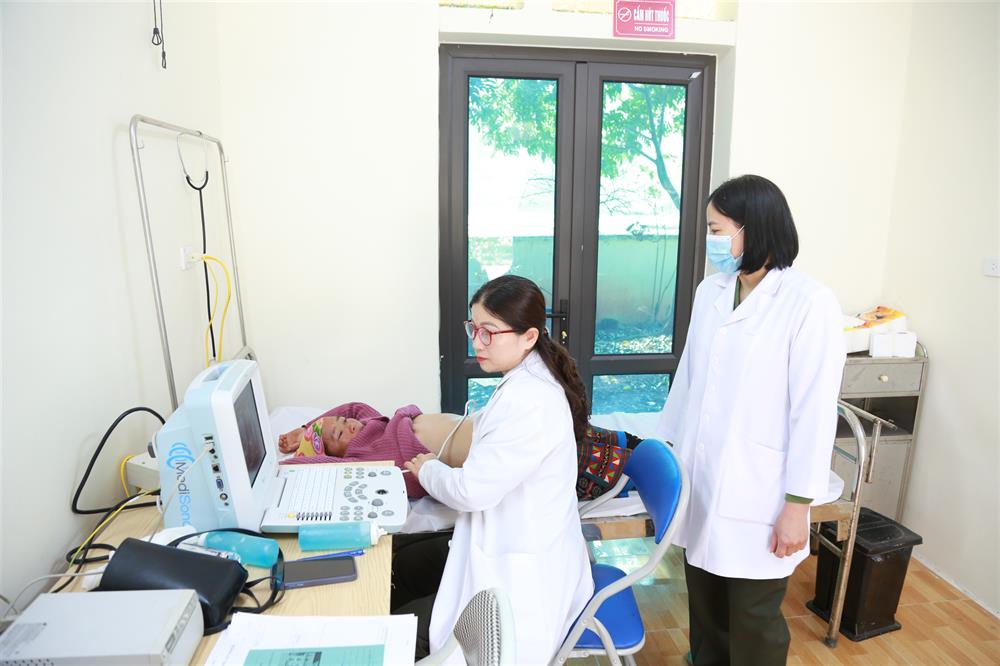 Công tác khám chữa bệnh được thực hiện cẩn thận, chu đáo.