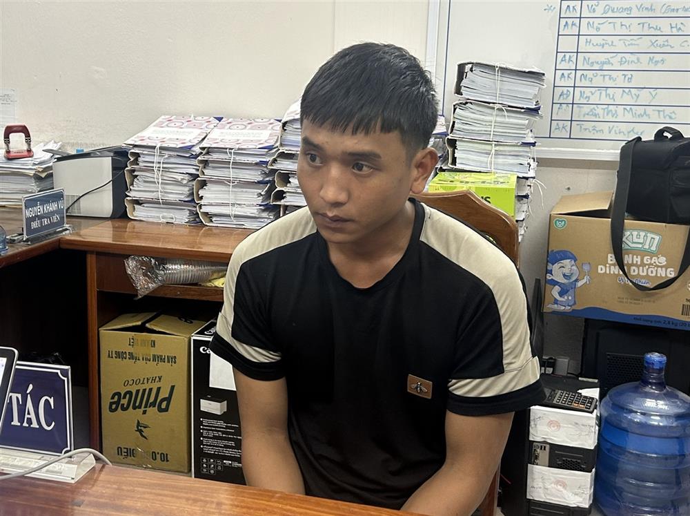 Đối tượng Huỳnh Thanh Hùng tại cơ quan Công an.