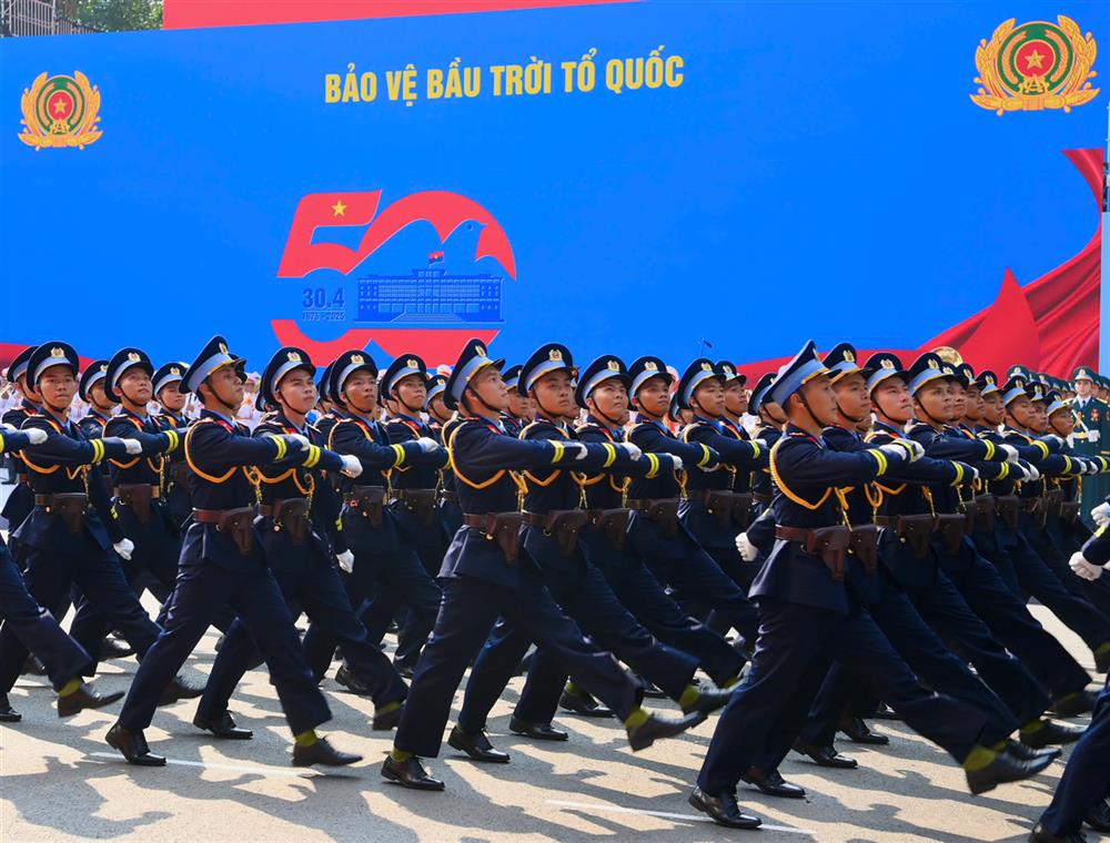 Khối các lực lượng Công an nhân dân tham gia diễu binh.