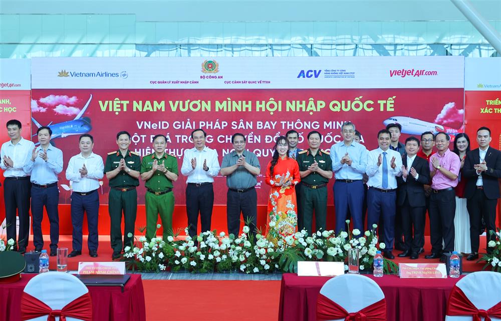 Thủ tướng Chính phủ cùng các đại biểu dự buổi Lễ.