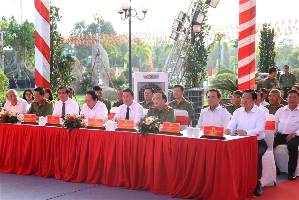 Các đại biểu dự buổi Lễ.
