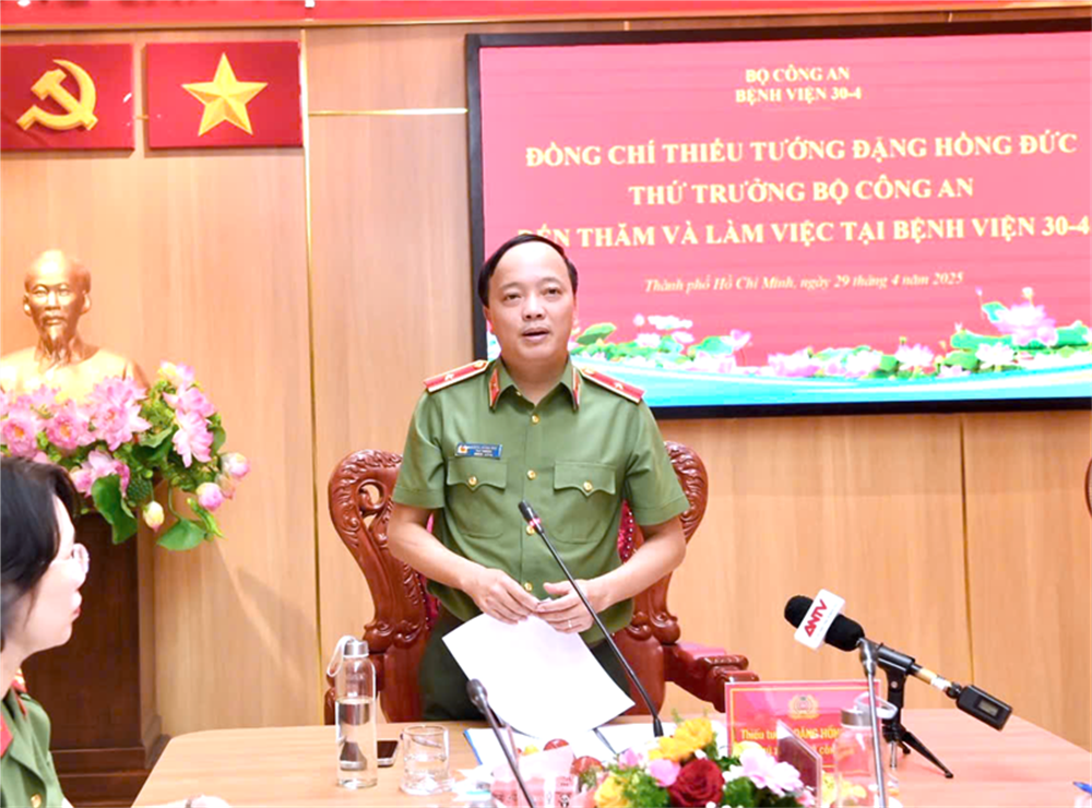 Thứ trưởng Đặng Hồng Đức phát biểu tại buổi làm việc.