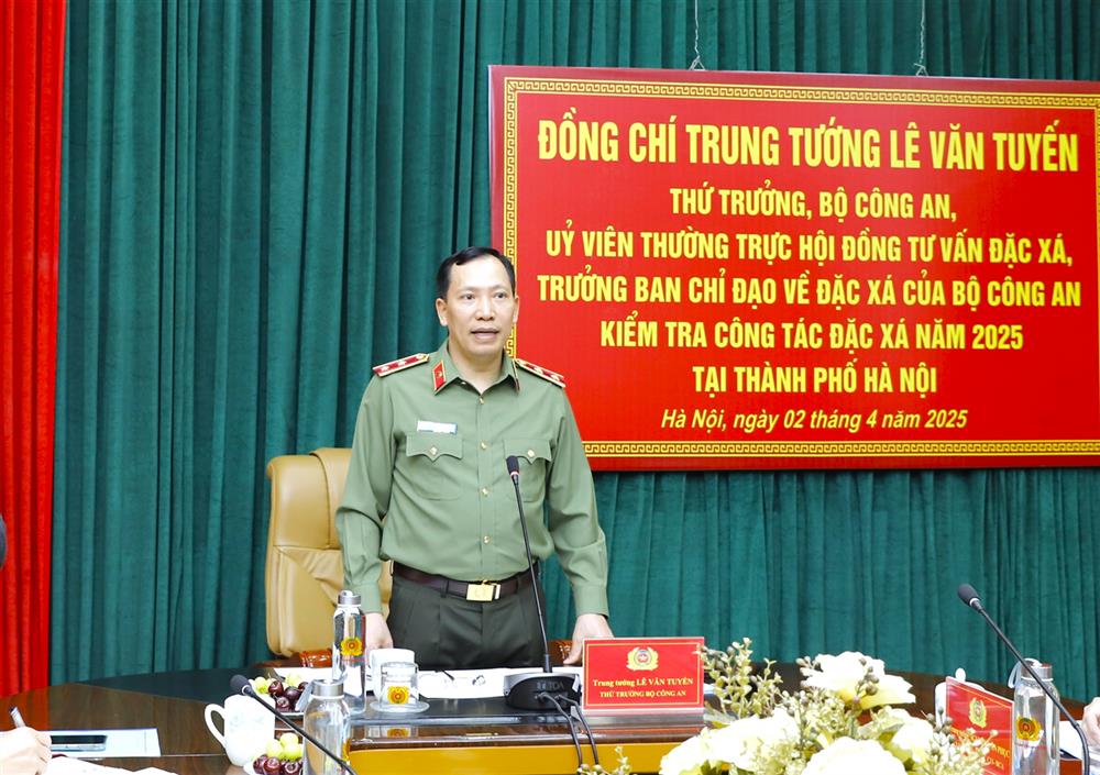 Thứ trưởng Lê Văn Tuyến phát biểu chỉ đạo tại buổi kiểm tra.