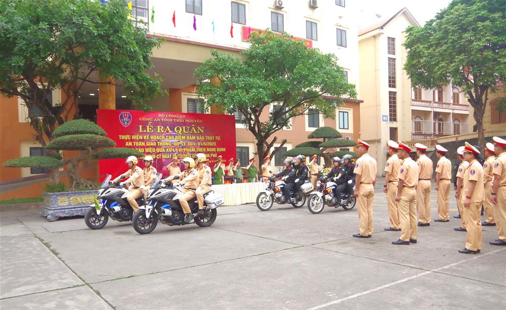 Các lực lượng diễu hành sau Lễ ra quân.