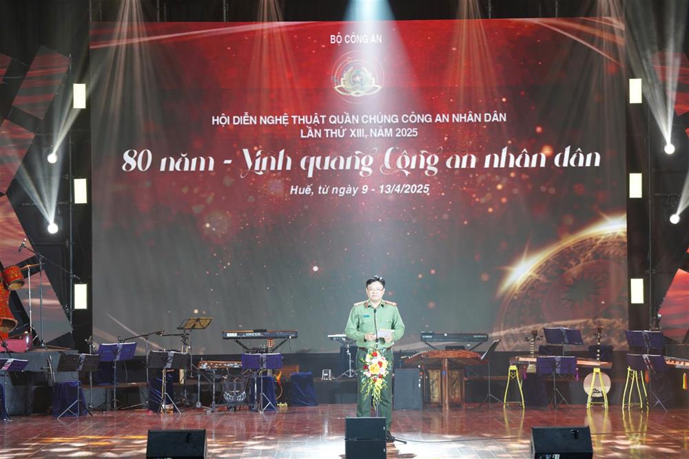 Đại tá Nguyễn Thanh Tuấn, Giám đốc Công an thành phố Huế phát biểu tại Lễ Khai mạc.