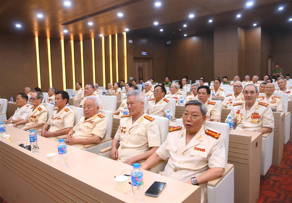 Cán bộ Công an chi viện chiến trường miền Nam thời kỳ kháng chiến chống Mỹ, cứu nước dự buổi gặp mặt