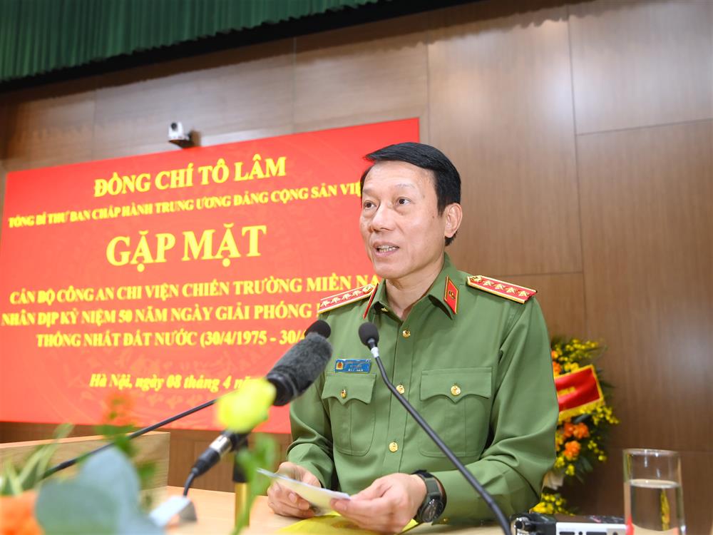 Bộ trưởng Lương Tam Quang phát biểu đáp từ.