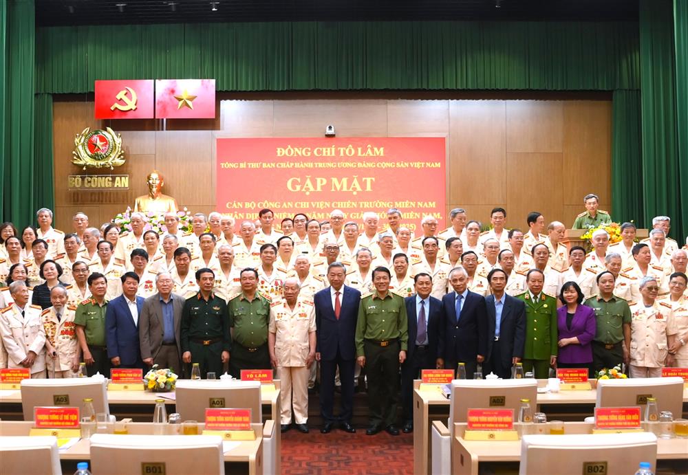 Tổng Bí thư Tô Lâm cùng các đại biểu dự buổi gặp mặt.