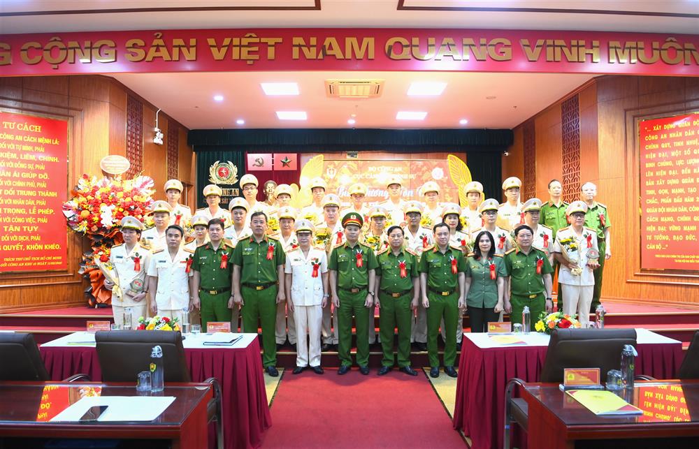 Cục CSHS đã biểu dương, tôn vinh 34 điển hình tiên tiến trong phong trào thi đua “Vì an ninh Tổ quốc”, giai đoạn 2025 – 2030.