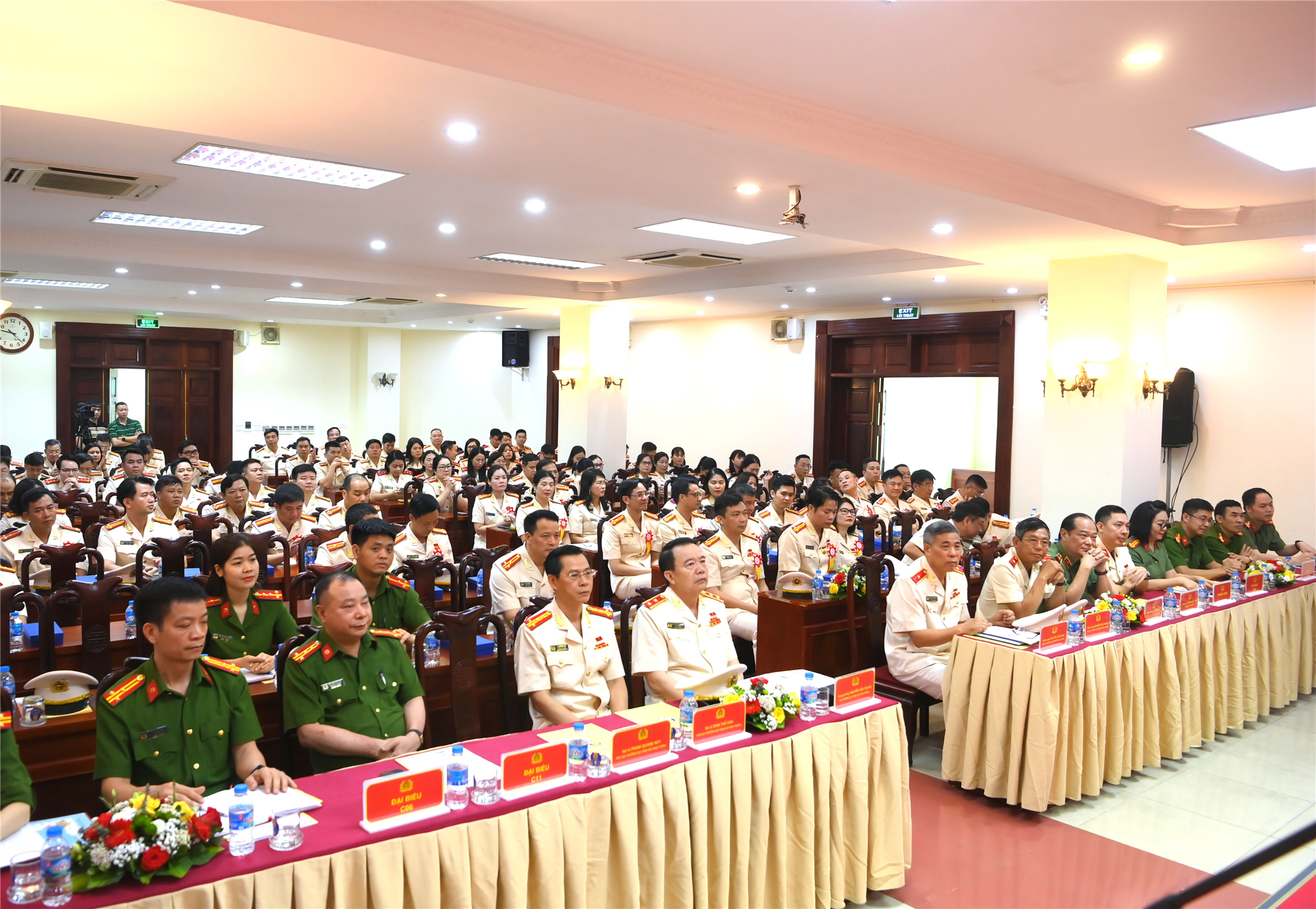 Các đại biểu dự Hội nghị.