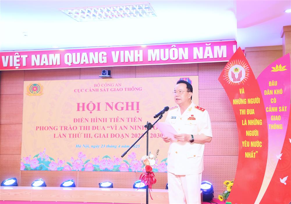 Trung tướng Nguyễn Văn Trung, Cục trưởng Cục CSGT phát biểu tại Hội nghị.