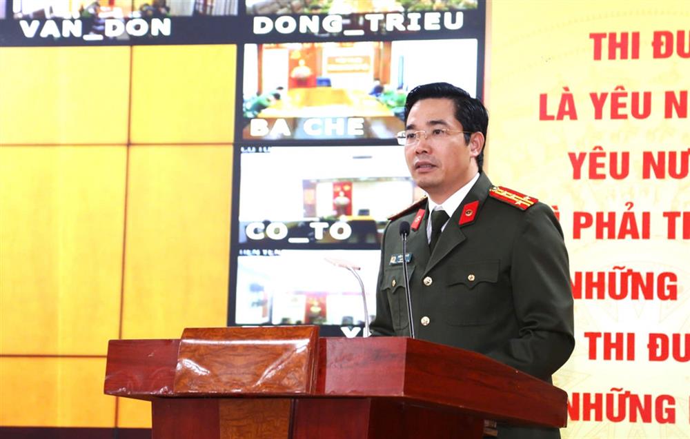 Đại tá Trần Văn Phúc, Giám đốc Công an tỉnh chủ trì Hội nghị trực tiếp kết hợp với trực tuyến đến các điểm cầu Công an các xã, phường, thị trấn trên toàn tỉnh để tiến hành kiểm điểm, đánh giá kết quả sau 01 tháng triển khai mô hình tổ chức bộ máy mới.