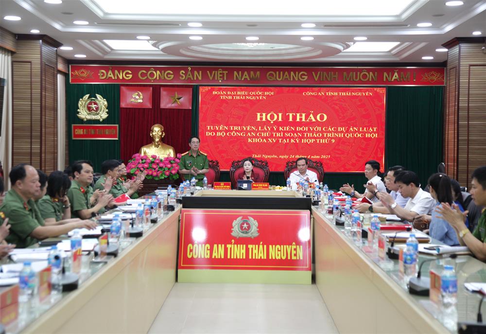 Đại tá Đào Thế Hưng, Phó Giám đốc Công an tỉnh phát biểu tại Hội thảo.