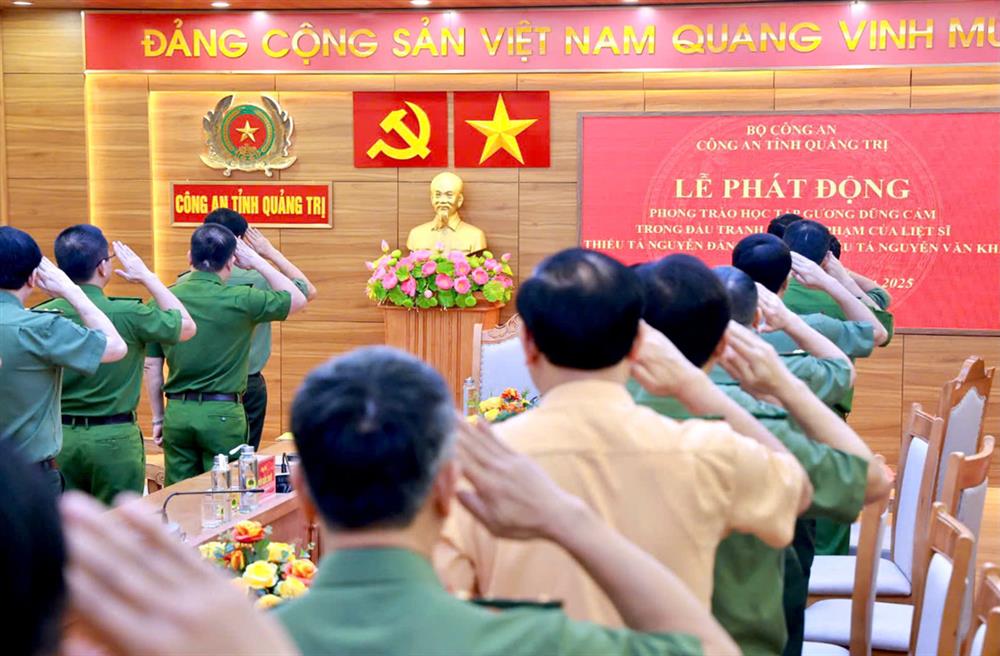 Công an tỉnh Quảng Trị tưởng nhớ sự hy sinh quên mình của 02 đồng chí. 