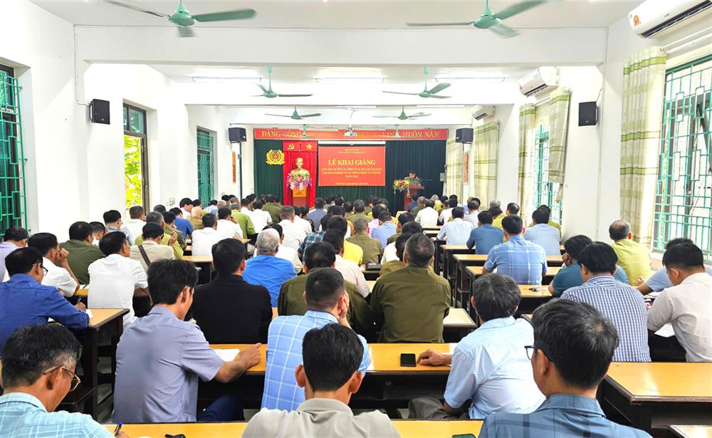 khai giảng lớp huấn luyện, bồi dưỡng nghiệp vụ cho lực lượng tham gia bảo vệ ANTT ở cơ cở.