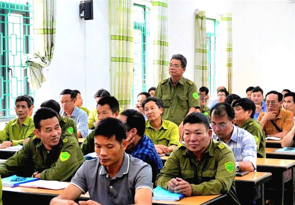 3. Học viên trao đổi, thảo luận những vấn đề thực tế trong khi tham gia bảo vệ ANTT ở cơ sở.