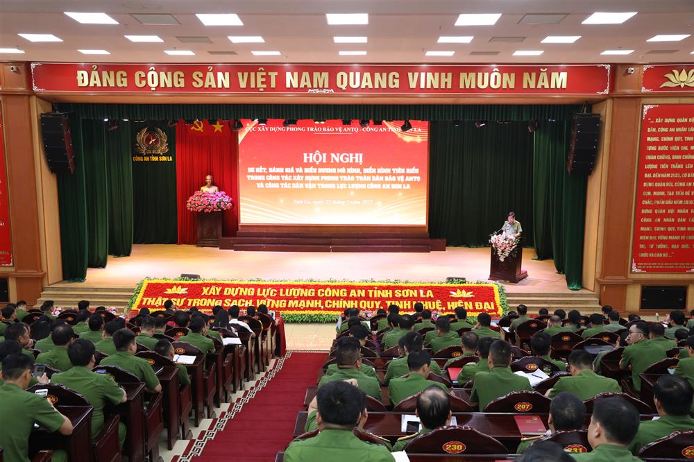 Toàn cảnh Hội nghị.