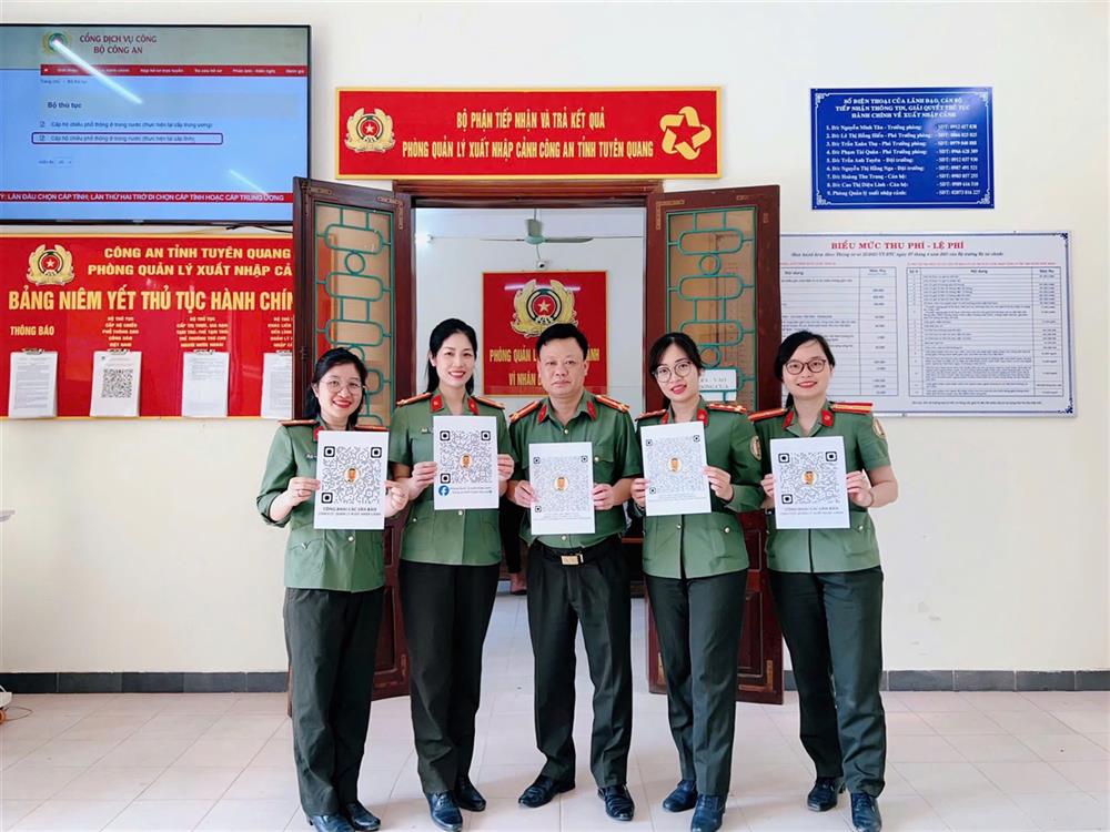Triển khai mã QR tại trụ sở đơn vị, bộ phận “một cửa”, khu vực tiếp dân để phục vụ người dân.