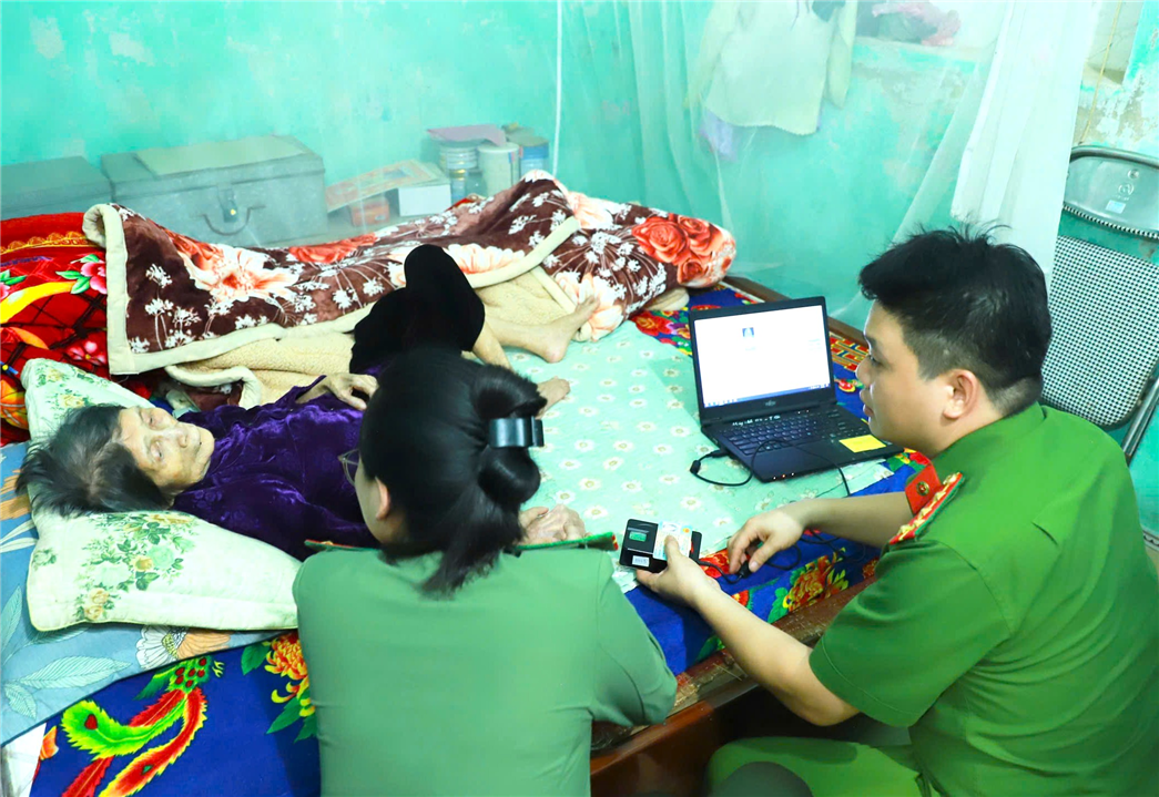 Công an tỉnh đã tổ chức thu nhận ADN cho 93 thân nhân liệt sĩ. Trong đó có 16 Mẹ liệt sĩ già yếu không thể đến địa điểm thu nhận mẫu đã được các tổ công tác đến tận nhà lấy mẫu.