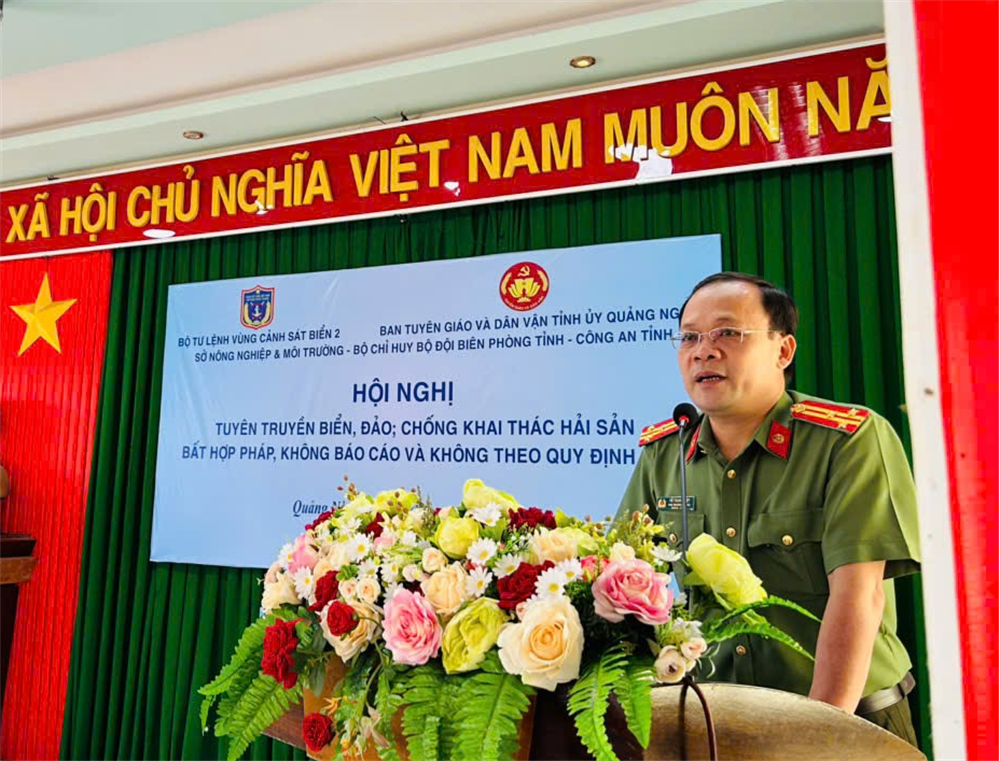 Đại diện Công an tỉnh Quảng Ngãi tuyên truyền an ninh biển, đảo tại Hội nghị.