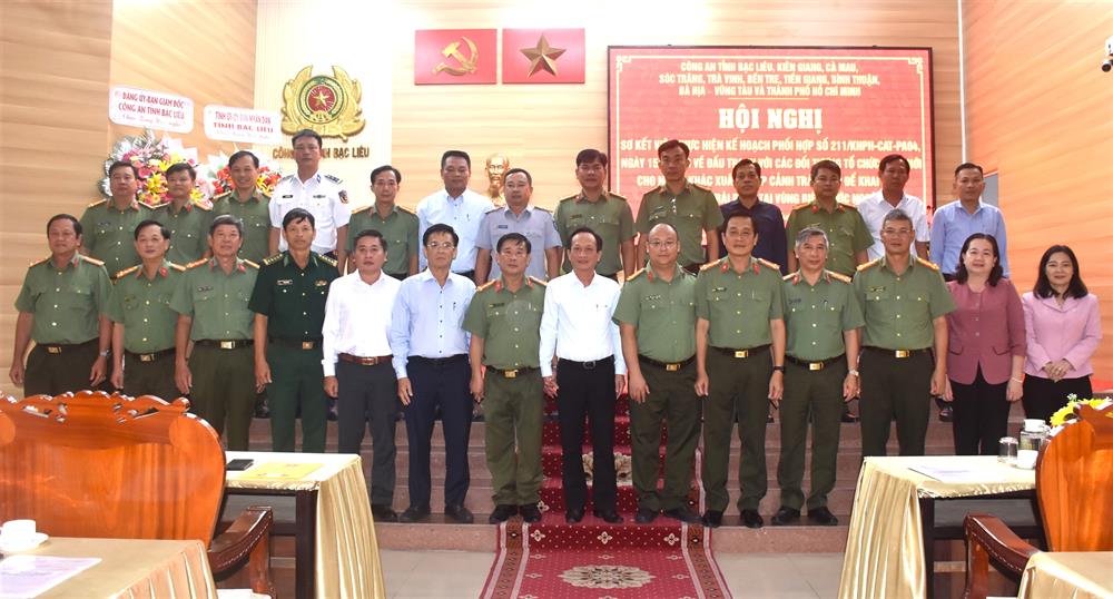 Các đại biểu dự Hội nghị.