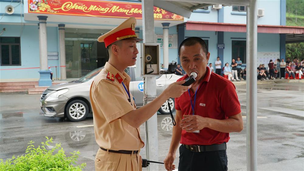 Tại tỉnh Lạng Sơn, kỳ sát hạch lần này có 319 lượt thí sinh tham gia, gồm 269 thí sinh thi mới và 50 thí sinh thi lại, thuộc các hạng lái xe B và C. 