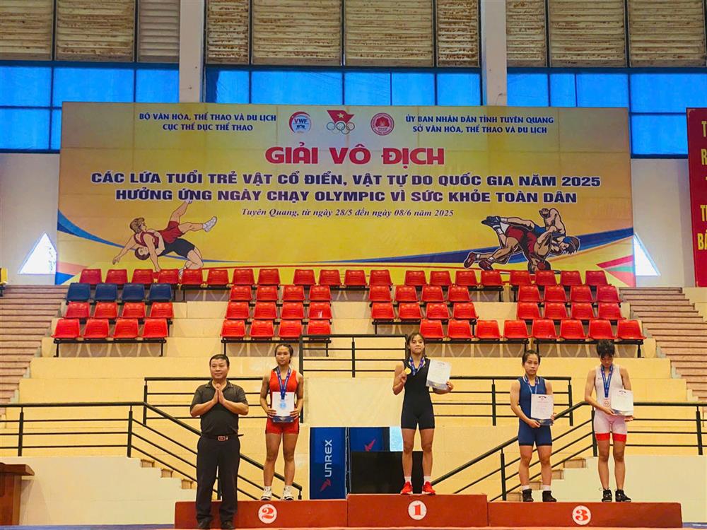 Vận động viên Đoàn Công an nhân dân giành Huy chương Vàng nội dung vật cổ điển lứa tuổi 16-17, hạng cân 46kg.