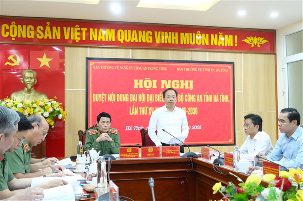 Đồng chí Nguyễn Duy Lâm, Bí thư Tỉnh uỷ Hà Tĩnh phát biểu tại Hội nghị.