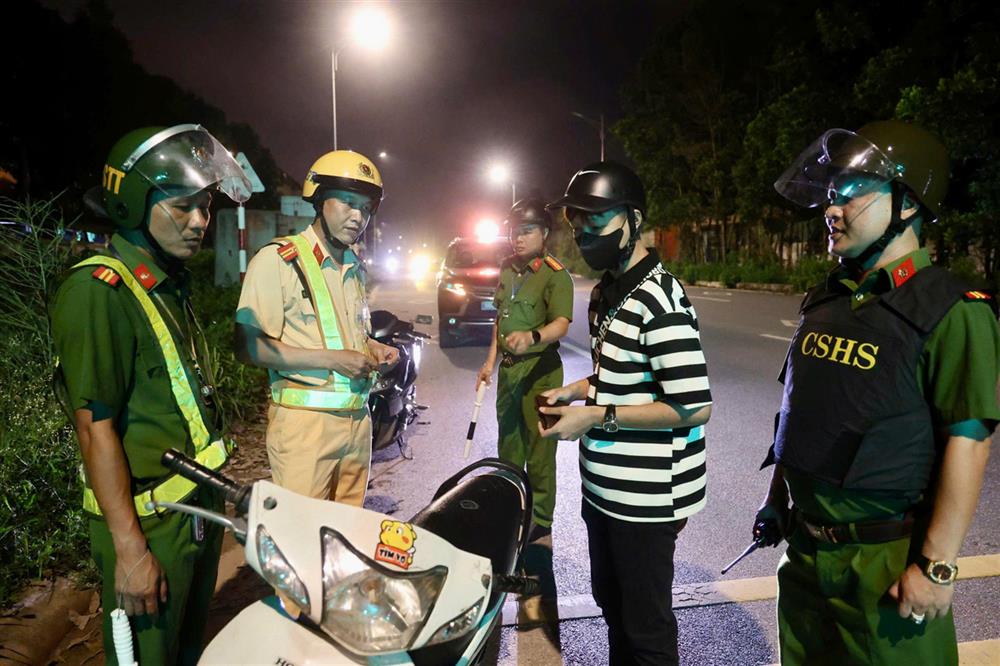Lực lượng tuần tra chủ động kiểm tra, phát hiện các hành vi nghi vi phạm pháp luật.