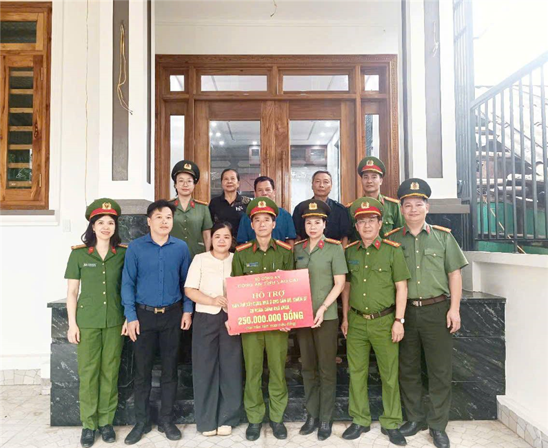 Công an tỉnh Lào Cai hỗ trợ kinh phí xây dựng nhà ở tặng Thiếu tá Ma Minh Thế.