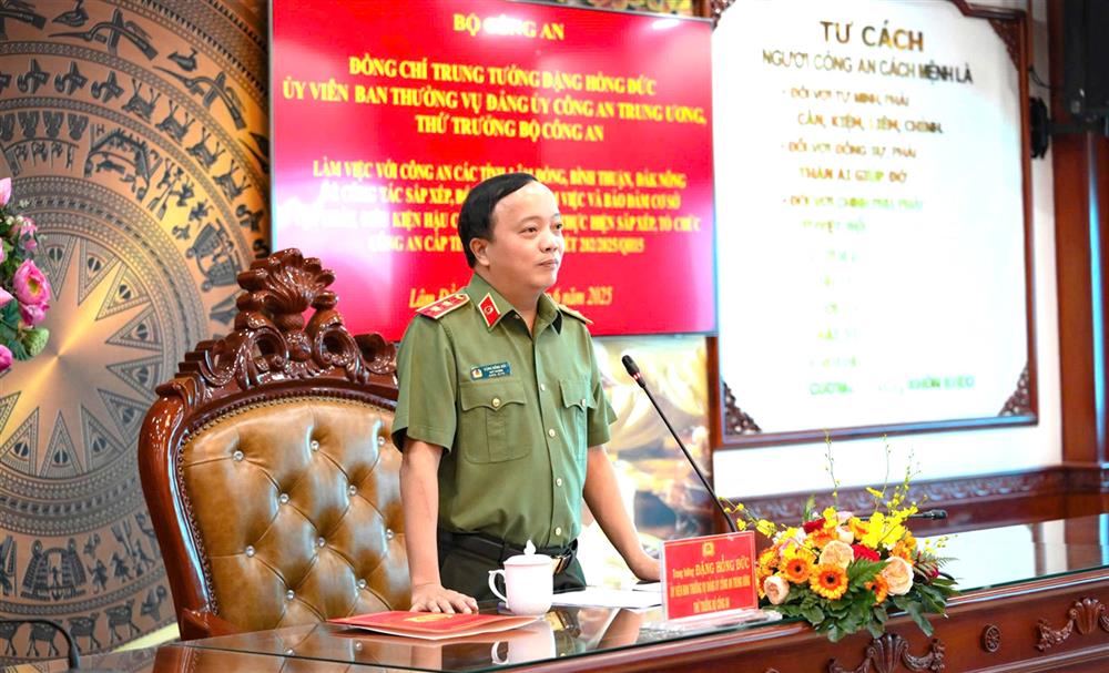Thứ trưởng Đặng Hồng Đức phát biểu chỉ đạo tại buổi làm việc.